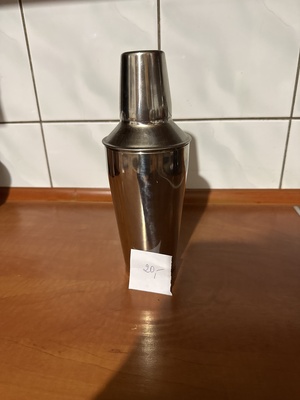 Elbląg Sprzedam kilka rzeczy ze stali nierdzewnej w bardzo dobrym stanie. Są to SAMOWAR elektryczny, SHAKER, NACZYNIA