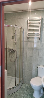 Elbląg Wynajmę kawalerkę, na dłuższy okres, na parterze w centrum Elbląga. Umowa najmu to najem okazjonalny. Opłaty za