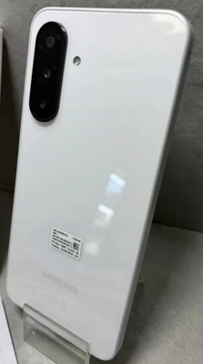 Elbląg Smartfon Samsung A26 5G 6/128 GB kolor biały Super AMOLED Bateria 5000mAh. Telefon poręczny i mimo pojemnej