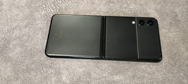 Elbląg Zamiana lub sprzedasz samsung Z FLIP3 5G 256 GB czarny, stan idealny, dodatkowe 2 etui, android 15 lub zamiana