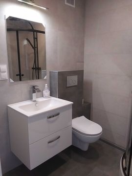 Elbląg Wynajmę komuś mieszkanie kawalerkę 30m2 z balkonem na czas od 1 do kilku tygodni na okoliczności takie jak: na