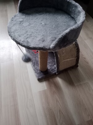 Elbląg Sprzedam drapak dla kota.
Wysokość 38 cm, średnica okręgu 30 cm, podstawa 33 cm x 33 cm. Stan widoczny na