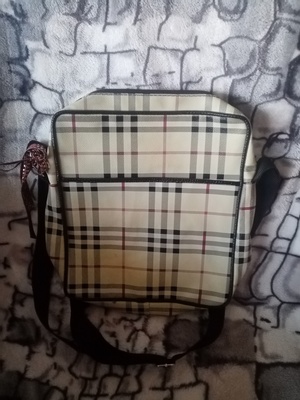 Elbląg Sprzedam to co na zdjęciach:
Kufle po 10 zł. 
Wazonik 5 zł. 
Torebki 10 zł. 
4 podkładki z materiału (do