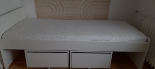 Elbląg Łozko Ikea białe młodziezowe z materacem i 2 szufladami. Złożone, nieużywane, stan idealny. Odbiór własny z