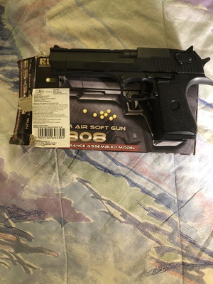 Elbląg Pistolecik zabawka #HES25/ES442-0308B(plastikowy). Pistolecik posiada pęknięcia na górze, co utrudnia