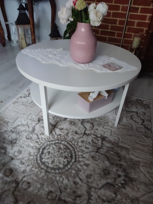 Elbląg Witam, sprzedam stolik kawowy, biały w eleganckim stanie kupiony w Jysk, wysokość 45 cm i szerokości blatu 80