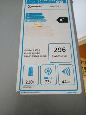 Elbląg Sprzedam lodówkę Indesit no Frost, wysokość 185,lodówka jest na części lub do naprawy (technik stwierdził