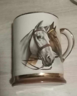 Elbląg Sprzedam nowy piękny porcelanowy kubek o pojemności ok.400 ml. Regularna cena nowego ok.50 zł. Kontakt SMS.