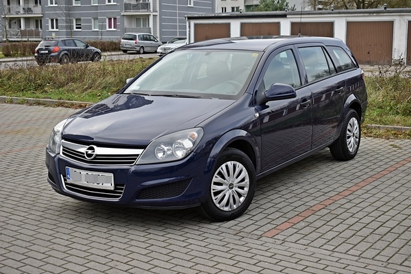 Elbląg . Opel Astra h  