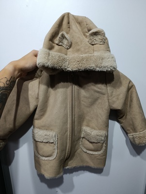 Elbląg Sprzedam futerko dla dziewczynki z kapturem z uszkami. Stan bardzo dobry. Bardzo przyjemny materiał. Rozmiar 98