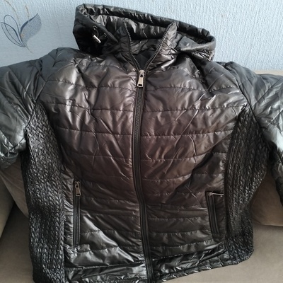 Elbląg Sprzedam okazyjnie kurtkę Pani rozmiar 44/46 z odpinanym kapturem, czarna ze względu na nietrafiony rozmiar.