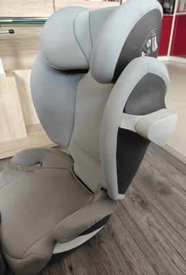 Elbląg Sprzedam używany fotelik dziecięcy firmy Cybex Solution M 15-36 kg. Fotelik nie posiada funkcji isofix.