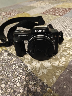 Elbląg Aparat marki Sony model DSC. H10