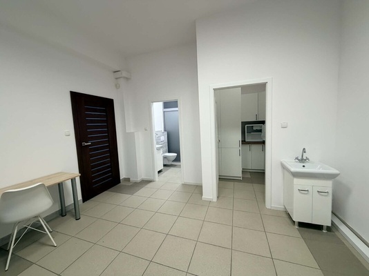 Elbląg Wynajmę&nbsp; lokal idealny na gabinet kosmetyczny wraz z stylizacją&nbsp; paznokci lub podologią. Mogą być