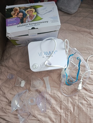 Elbląg Sprzedam inhalator kompresorowy  Vitammy microfine 200.Stan bardzo dobry. W zestawie różnej wielkości maski.