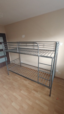 Elbląg Sprzedam piętrowe łóżko wymiary : Długość gora: 200cm Szerokość góra: 90cm Długość dół: 200 cm Szerokość dół:2