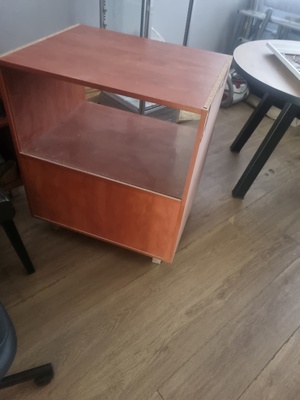 Elbląg Oddam 2 regały za darmo.