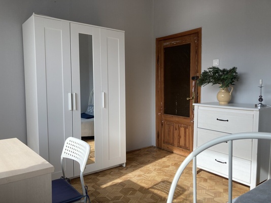 Elbląg Wynajmę umeblowany pokój z balkonem osobie niepalącej (20m2) w domu jednorodzinnym, do dyspozycji kuchnia, dwie