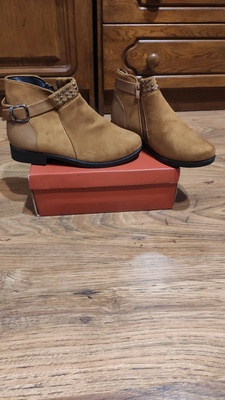 Elbląg Sprzedam nowe buty w kolorze camel (odcień brązu), rozmiar 37. Szczegóły: Stan: nowe, nigdy nieużywane. Materiał: