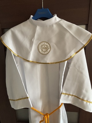 Elbląg Sprzedam albę dla chłopca do pierwszej Komunii świętej, długość 115 cm. Stan idealny czysta biel polecam