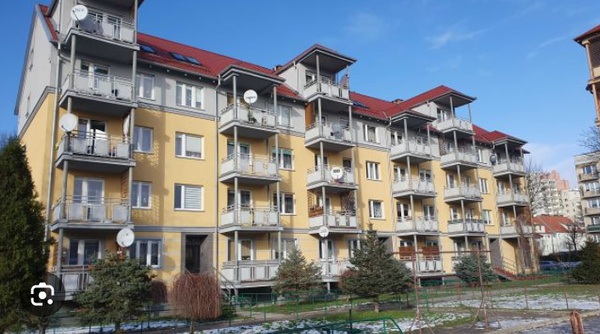 Elbląg Wygodne 2-pok. mieszkanie 52,4m2 z balkonem i piwnicą na parterze  w niskim bloku. Mieszkanie 