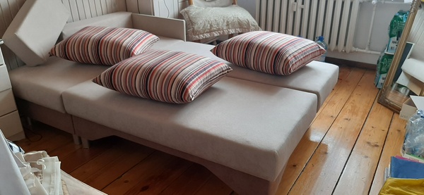 Elbląg Sprzedam nową kanapę narożną, rozkładaną, dwie skrzynie na chowanie pościeli, w ciepłym kolorze beżowym, z