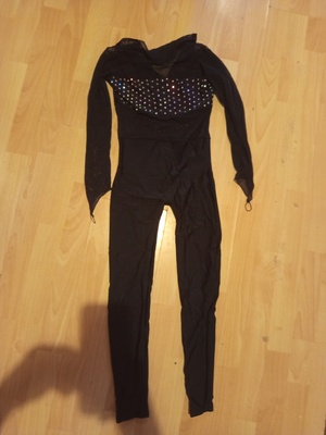 Elbląg Posiadam 2 stroje dla dziewczynki do tańca Acro dance jeden strój rozm 134cm a drugi 134 cm. Zapłaciłam za nie
