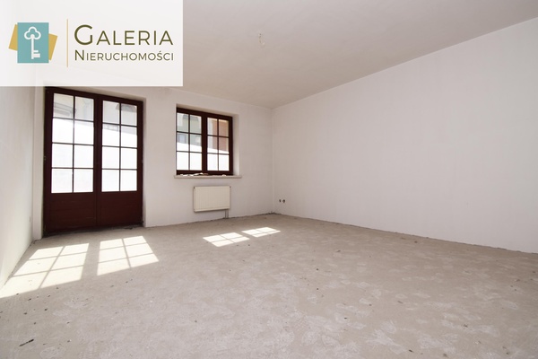 Elbląg GALERIA NIERUCHOMOŚCIZ pasji i miłości do nieruchomościNa sprzedaż: Trzy pokoje z balkonem w samym sercu