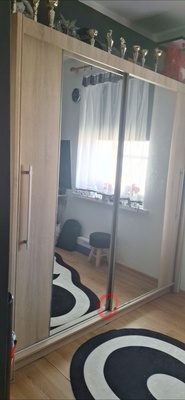 Elbląg Oddam dużą szafę2m/2m komuś na działkę itd. uszkodzone na dole lustro a reszta jest ok. ..