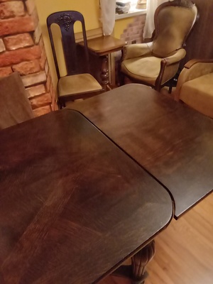 Elbląg Sprzedam stary stół. Wymiary 120x90,rozkładany. Odbiór tylko osobisty.. Stan bardzo dobry.