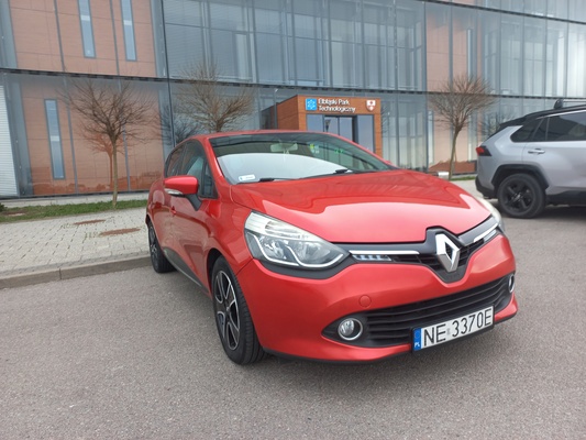 Elbląg 🚗 Renault Clio sedan – czerwony, bezwypadkowy, pierwszy właściciel!Rok produkcji 2013 | Pierwsza