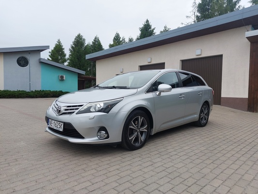 Elbląg 🚗 Toyota Avensis 2,0 124 KM – Niezawodność w Twoich rękach! 🚗