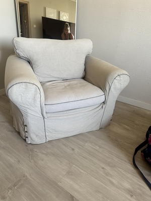 Elbląg Witam, do sprzedania mam fotel z Ikea, stan dobry, pokrowce są zdejmowane, można je prać w pralce, boki fotelu