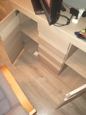 Elbląg Sprzedam komodę z trzema szufladami oraz komodę z dwiema szafkami oraz szafkę z witryna meble nie są zniszczone