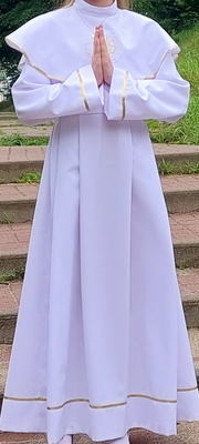 Elbląg Sprzedam ALBĘ do Komunii Św. dla dziewczynki na 146 cm (118 cm długość całkowita plus zakładka) Raz ubrana.