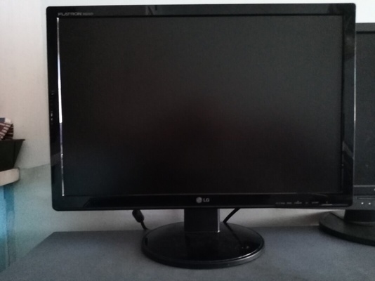 Elbląg Sprzedam uzywany monitor LG 22 cale.