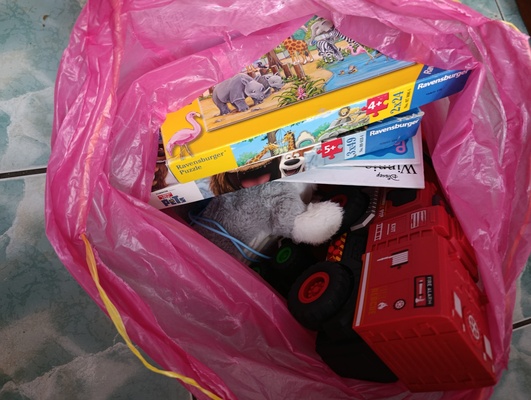 Elbląg Oddam puzzle i zabawki widoczne na zdjęciach. Stan dobry. Kontakt sms