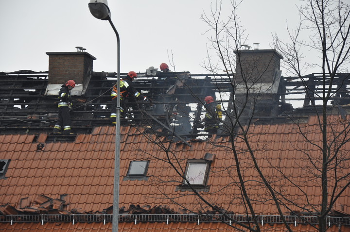 Dzielni strażacy.. Pożar budynku przy ul. Artura Grottgera.