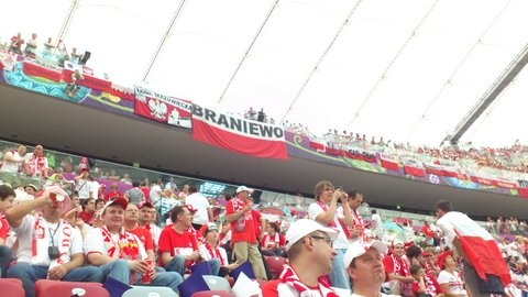 Braniewo kibicuje Naszym w Warszawie. Mecz otwarcia Polska -Grecja 8.06.2012.  (Czerwiec 2012)