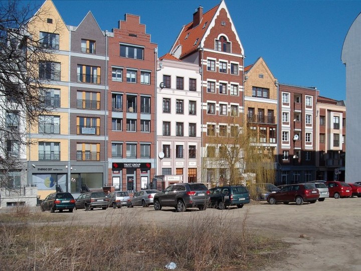 Dziki parking na Starym Mieście.  (Marzec 2014)