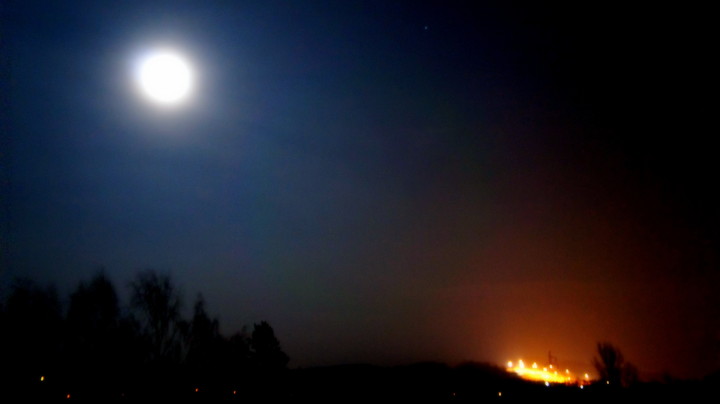 Księżyc vs. Góra Chrobrego.  (Luty 2014)