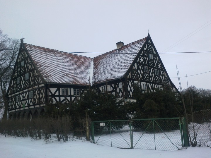 Dom podcieniowy w Stalewie gm.Markusy..  (Styczeń 2014)