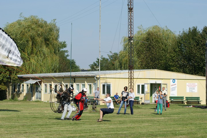 Wspólnymi siłami w górę.  (Wrzesień 2014)