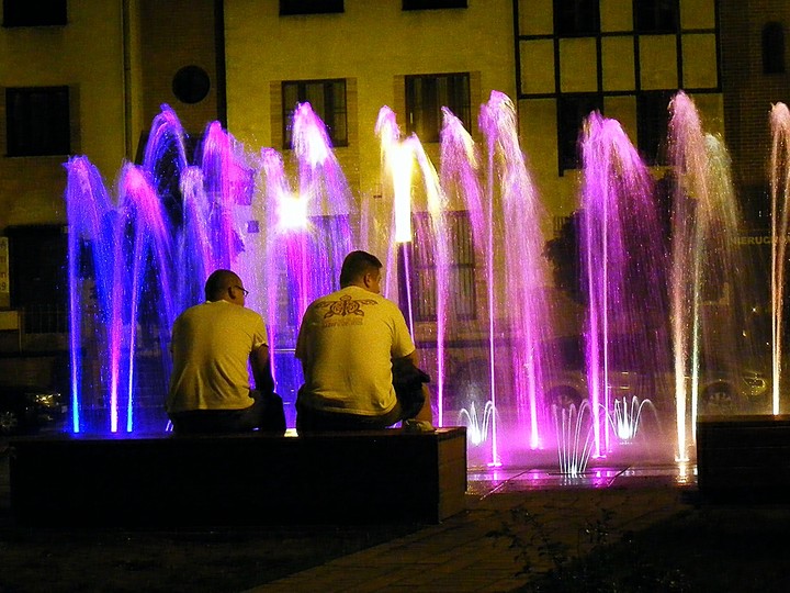 Morka. Wypoczynek nad fontanną (Sierpień 2014)