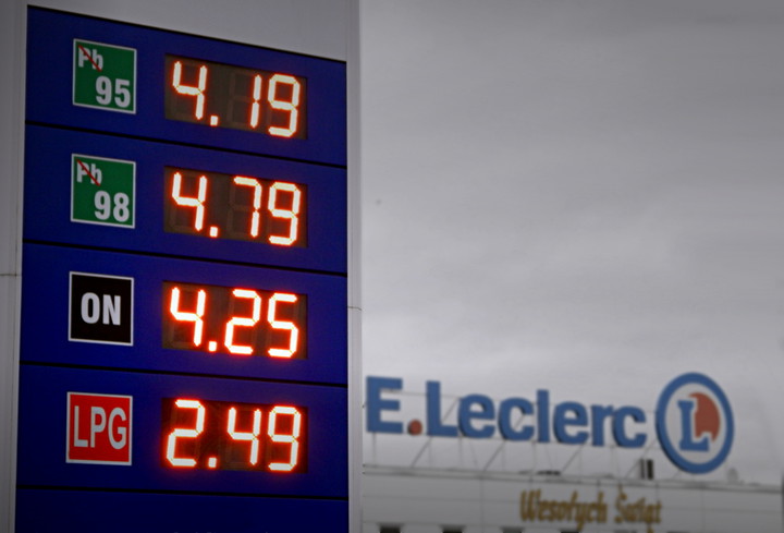 Obniżka cen paliw. Z dnia na dzień, cena paliw tanieje. Miejmy nadzieję, że nie wzrośnie.