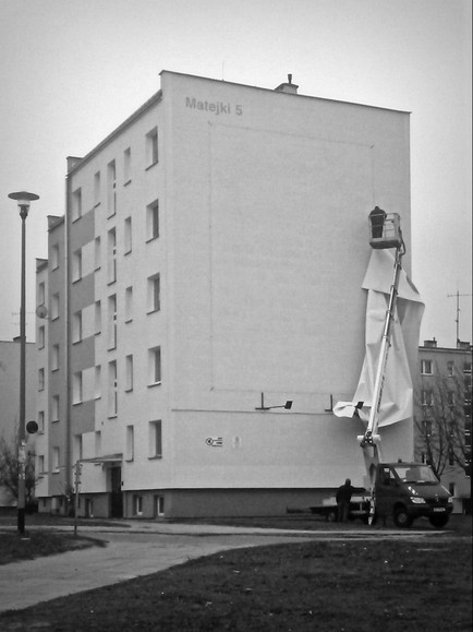 No i po wyborach.. Znika jedna z największych reklam wyborczych byłego już prezydenta. (Grudzień 2014)