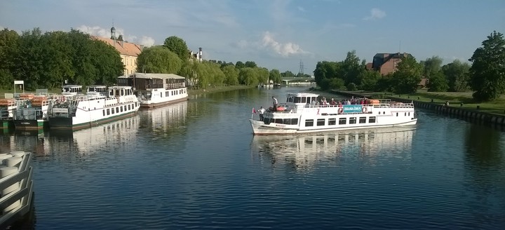 Sezon  żeglugowy  już się rozpoczął .