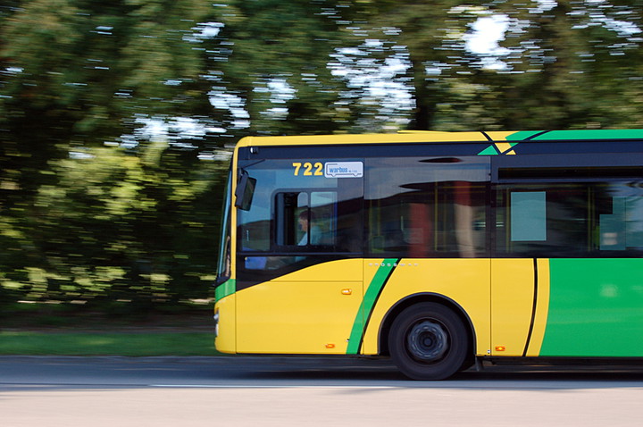 Pędzące Iveco. Autobus linii 13 pędzi do Dworca na opóźnieniu. (Lipiec 2015)