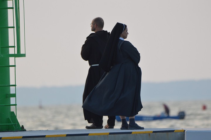 Na molo. Molo w Tolkmicku cieszy się coraz większą popularnością. (Sierpień 2015)