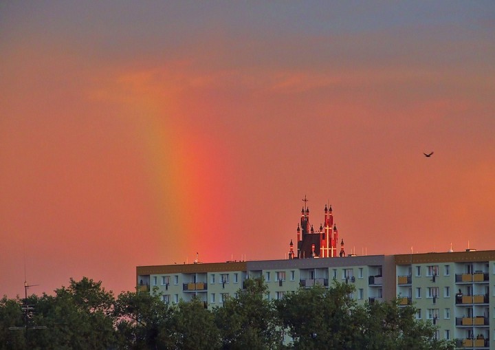 Tęcza na różowym tle. 08.09.2015 Zawada